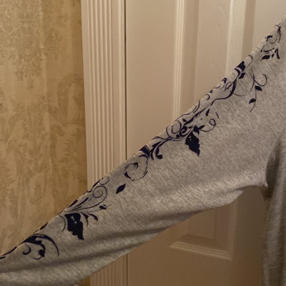 Dress Barn Women’s 2X Grey Blouse - Picture 3 of 7